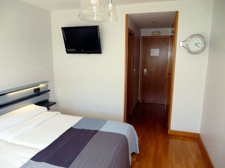 room-cleaning service (not daily) residencia universitaria toctoc rooms  a coruña