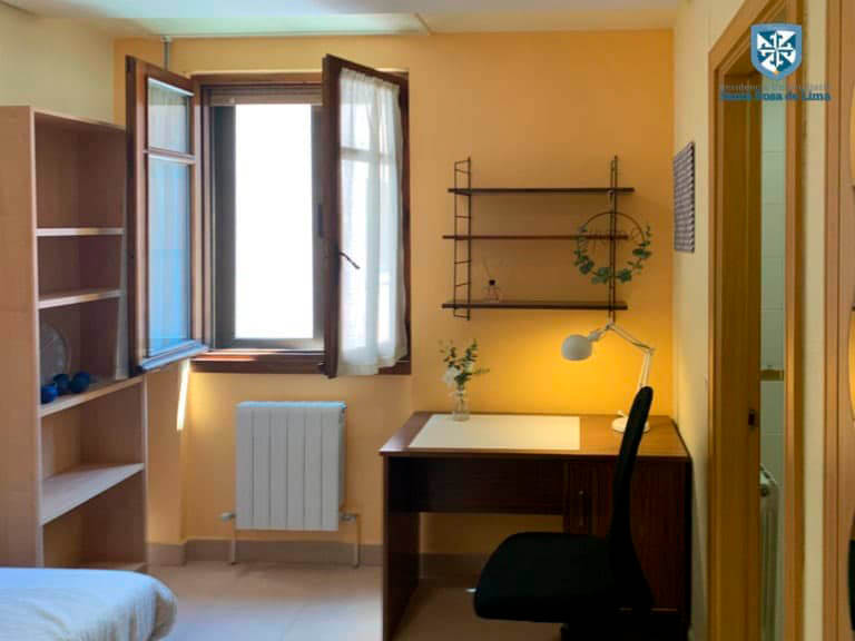 habitación al jardín residencia universitaria santa rosa de lima valladolid