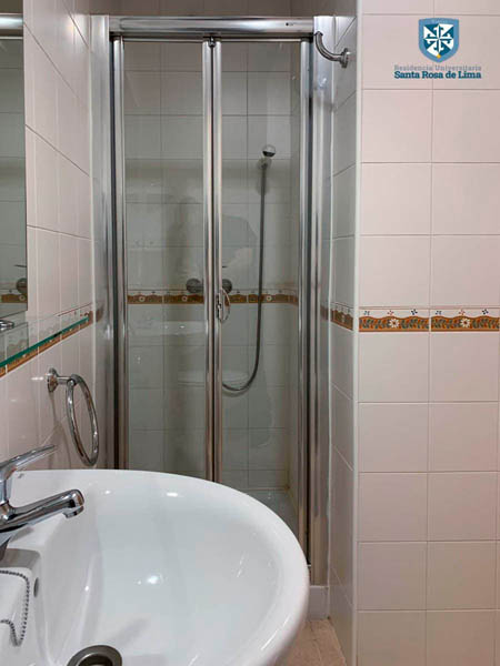 baño residencia universitaria santa rosa de lima valladolid