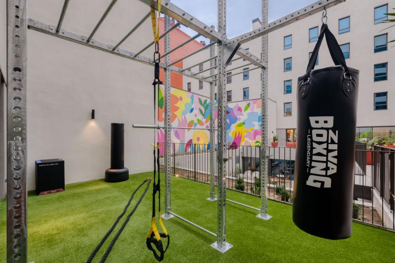 terraza residencia universitaria livensa living barcelona sants-badal