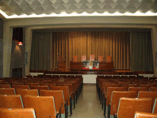 salón de actos colegio mayor santa maría de roncesvalles pamplona/iruña