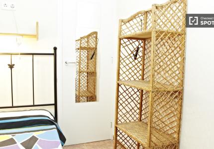 Habitación en piso compartido en alquiler en La Bordeta, Barcelona.