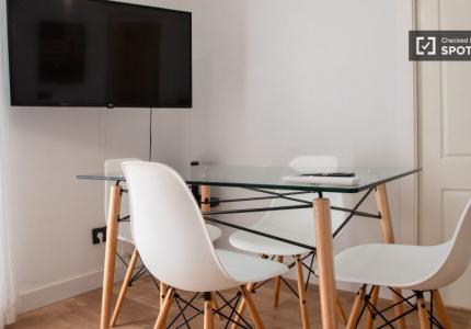Apartamento de 2 dormitorios en alquiler en Puerta del Ángel, Madrid