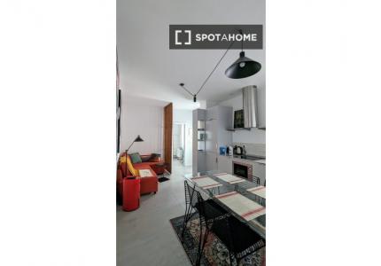 Piso en alquiler de 2 habitaciones en Moscardó, Madrid