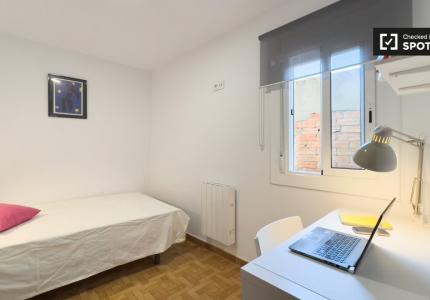 Se alquila habitación en piso de 4 dormitorios en Barcelona