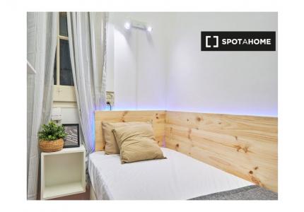 Habitación en piso de 5 camas en El Fort Pienc, Barcelona.