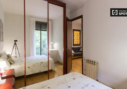 Se alquila habitación en el apartamento de 3 dormitorios en Dreta de l'Eixample