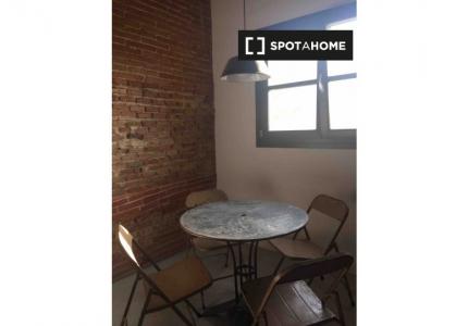 Piso de 1 dormitorio en alquiler en El Raval, Barcelona.