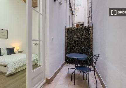 Piso de 3 habitaciones en alquiler en Eixample, Barcelona.