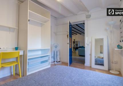 Habitación en piso compartido en alquiler en El Gòtic