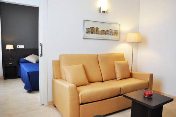 apartamento doble totalmente equipado con un dormitorio doble, salón-comedor, cocina y baño completo. residencia universitaria pius font i quer castelldefels