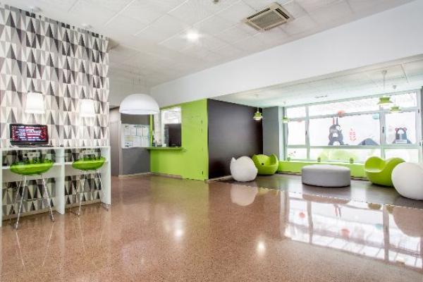 recepción residencia universitaria blas de otero bilbao