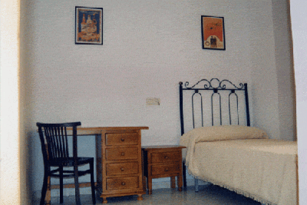 habitación individual residencia universitaria ziri granada
