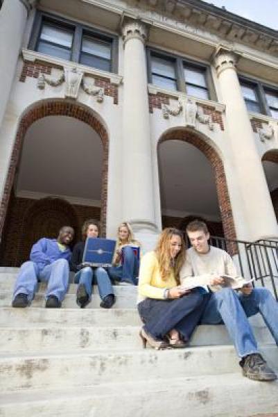 Estudiantes de residencias y colegios mayores