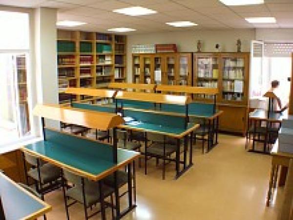 biblioteca residencia universitaria santa rosa de lima salamanca