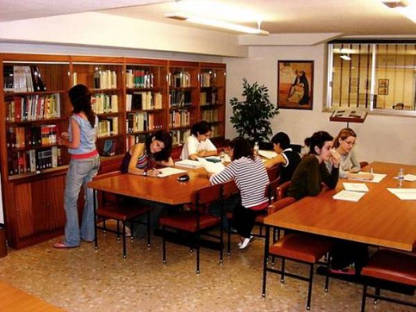 biblioteca residencia universitaria santa inés salamanca
