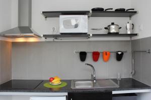 estudio individual con cocina compartida, baño y zona de estudio residencia universitaria pere felip monlau barcelona