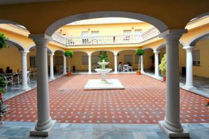 patio andaluz residencia universitaria campus confort san carlos (teatinos) málaga