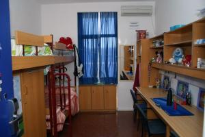 habitación doble residencia universitaria escolar andalucía (antigua universidad laboral) málaga