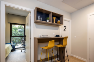 habitación individual con cocina compartida  residencia universitaria amro málaga